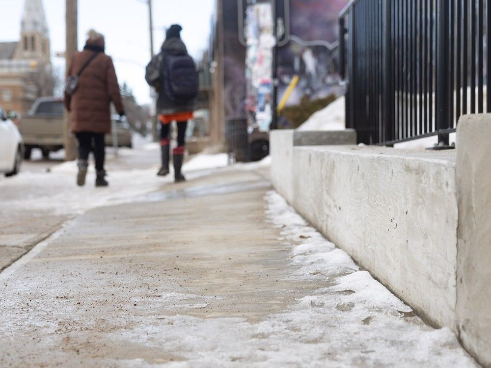 As a string of unseasonably warm days causes slippery conditions, Regina residents are reminded that the city no longer offers free sand.