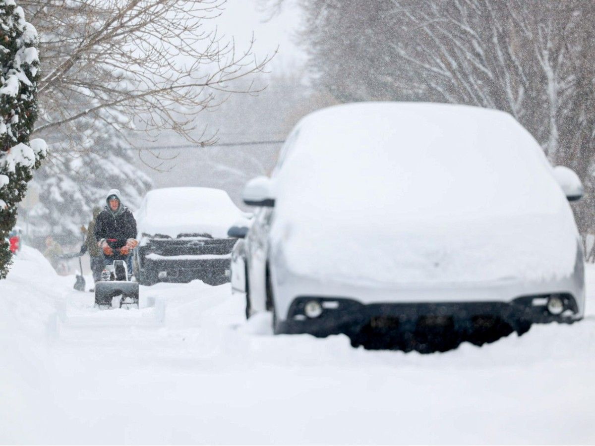 Saskatoon saw between 22 and 25 centimetres of snow from Friday's spring storm, while Regina got about five centimetres.