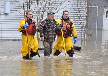 Members of the Chatham-Kent Fire Services dive team arrived on scene at the Siskind and Pegley Court area of Chatham, Ont. on Saturday February 24, 2018 to assist some residents whose homes were flooded. (Louis Pin/Postmedia News)
