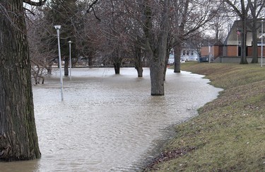 The level of the Thames River rose again overnight and the water is moving fast. This photo is taken in Tecumseh Park in Chatham, Ont. on Sunday February 25, 2018. (Ellwood Shreve/Postmedia News)