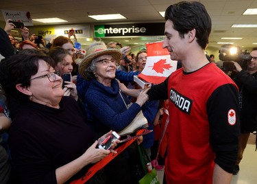 Scott Moir meets with excited fans after arriving at London International Airport on Monday February 26, 2018 back from the Olympic games where they won gold in the ice dance MORRIS LAMONT/THE LONDON FREE PRESS /POSTMEDIA NETWORK