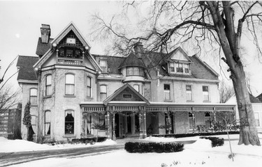 Idlewyld Inn on Grand Ave., 1991. Built as a mansion in 1878 by Charles Hyman. (London Free Press files)