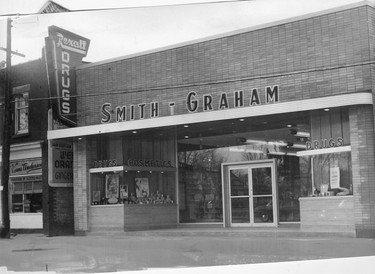 Smith-Graham Drug Store on Richmond at Huron Street, 1952. (London Free Press files)