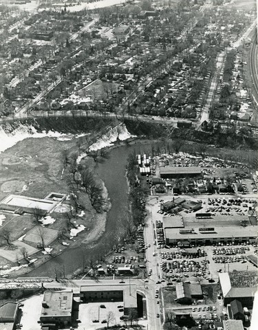 Thames Park at left, McManus Motors, right, large building at the top centre is Canadian Tire on Wharncliffe Road South looking west, 1971. (London Free Press files)