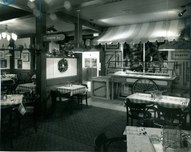 Frank Vetere's Pizzeria on Oxford Street West near Wonderland Road, 1980. (London Free Press files)