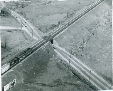 Oxford Street West at the CNR overpass, 1966. (London Free Press files)