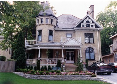 Cooper style home at 527 Preincess Avenue, 1991. (London Free Press files)