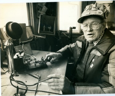 Ron Davis demostrates the telegraph at the Komoka Railway Museum, 1989. (London Free Press files)
