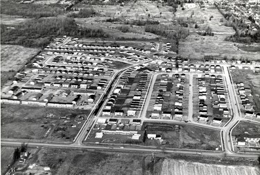 Aerial of Cleardale subdivision looking north from Southdale Road, 1978. (London Free Press files)