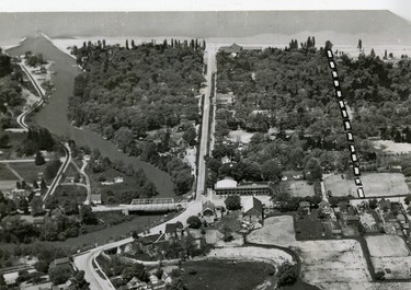 Grand Bend aerial, a new 'outlet' road running from Highway No. 21 to the lake front is under study on Ontario Highways, 1955. (London Free Press files)
