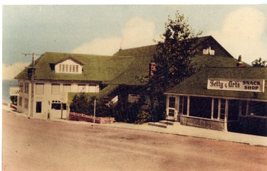 Grand Bend casino and Betty & Art's Snack Shop on Main Street, postcard circa 1950. (London Free Press files)