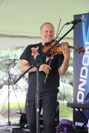 Chris McKhool of the Sultans of Strings duo performs Sunday at the north concert stage on the final day of the Home County Music and Art Festival. (SHANNON COULTER, The London Free Press)