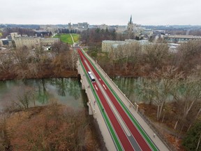 An artist's rendering of bus rapid transit on Western University campus, on University Bridge looking west.