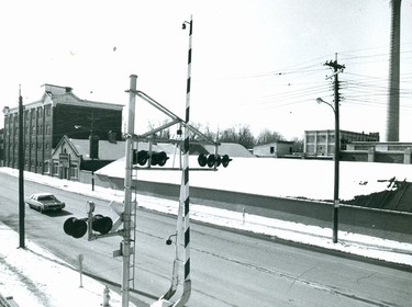 Richmond Street at tracks, 1972. (London Free Press files)