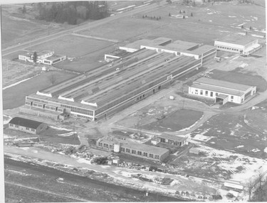 Somerville Packaging plant located on Crumlin Road just east of London, 1992. (London Free Press files)