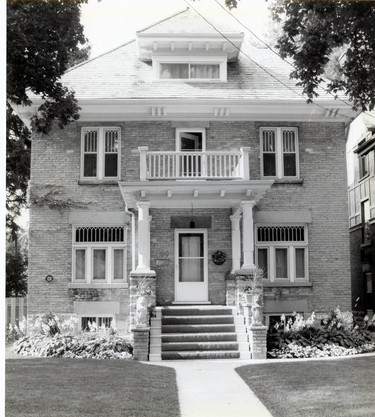 Colonial revival style house at 190 Bridport Street, 1991. (London Free Press files)