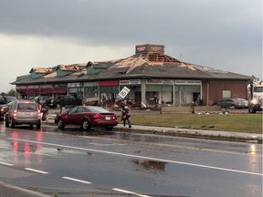 Tom Smetana ???? ?? @twstdbro Follow Follow @twstdbro More Tornado just went through Dunrobin, ON about 10 minutes ago. #Onstorm lots of damage. #onwx