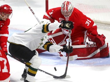Liam Foudy, of the London Knights, gets in close to Soo goaltender Matthew Villalta behind Ryan O'Rourke of the Greyhounds, but didn't score early in their game at Budweiser Gardens Friday, Sept. 28, 2018.   Mike Hensen/The London Free Press
