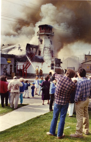 Port Stanley residents watch as the 112-year-old Clifton Hotel burns to the ground, 1991. (London Free Press files)