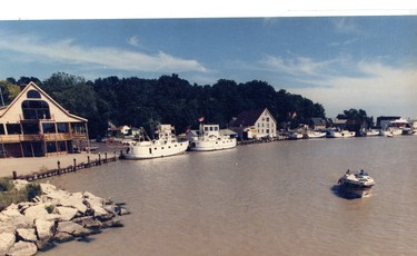 Jackson's Wharf restaurant in Port Stanley, 1988. (London Free Press files)