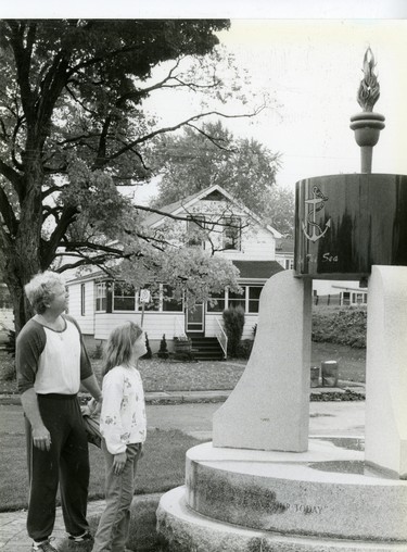 Norm Stormes and daughter Amanda look at the new cenotaph in Port Stanley, 1986. (London Free Press files)