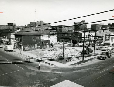 Intersection at Talbot and York, demolition of old Dominion Augo Brokerage, 1959. (London Free Press files)