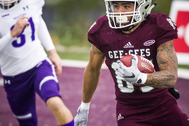 The Western Mustangs were in Ottawa to play the uOttawa Gee-Gees Saturday October 13, 2018 at the Gee-Gees Field. Gee-Gees #87 Kalem Beaver runs the ball Saturday.    Ashley Fraser/Postmedia