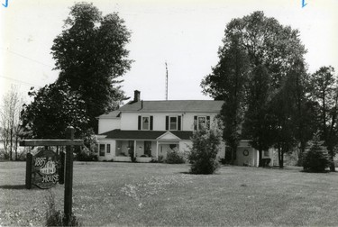 Port Dover bed and breakfast is 1885 House, where guests can take tea on the veranda or paddle a canoe across Silver Lake, 1988. (London Free Press files)