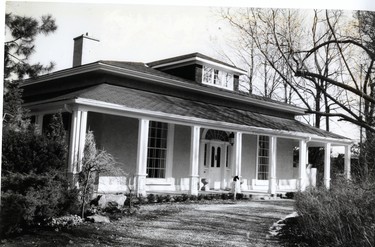 Regency style cottage at 735 Rathbourne Avenue, Woodstock, home was built between 1832 and 1834, 1991. (London Free Press files)