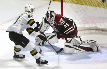 Alex Formenton of the Knights deftly slips a puck through the five hole left by  Petes goaltender Hunter Jones for his second goal of the 1st period of their game Friday November 16, 2018 at Budweiser Gardens. 
Mike Hensen/The London Free Press/Postmedia Network