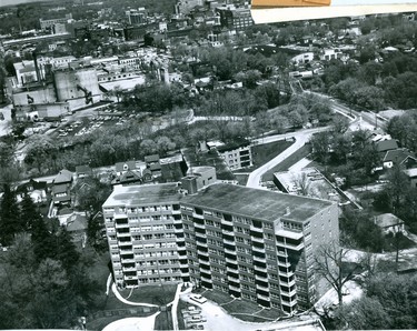 Luxury apartment looking downtown is Park Towers just south of Richmond Street bridge, 1962. (London Free Press files)