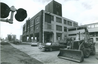 Pumps & Softeners Ltd., building at 680 Waterloo Street, formerly Ford Motor Co. assembly plant to house Siskind, Cromarty, IVey & Dowler law offices, 1990. (London Free Press files)