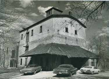 Saunby Mill on Beaufort Street, the grist mill on the banks of the Thames to be turned into a restaurant, 1972. (London Free Press files)