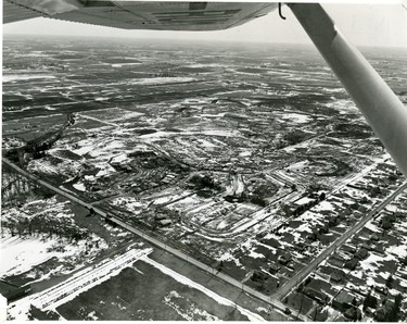 Housing off Southdale Road (along the bottom) near Westminster Park, 1969. (London Free Press files)