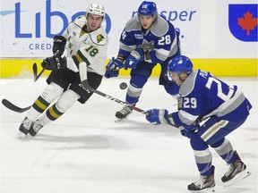 London Knight Liam Foudy and Sudbury Wolves twins Drake Pilon (28) and Darian Pilon try to get at the loose puck during their game in London, Ont. on Friday November 9, 2018. (Derek Ruttan/The London Free Press)