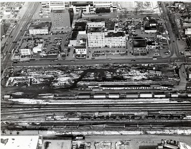 Aerial of railway tracks along York Street (running through middle of photo), 1975. (London Free Press files)