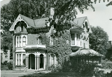 College  of Bible and Missions buys Queen's Avenue property to use a residence, 1962. (London Free Press files)