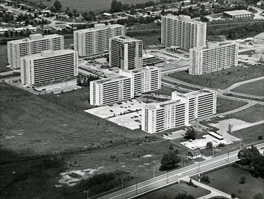 Green Acres subdivision aerial at Oxford Street west, 1972. (London Free Press files)