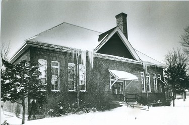 Carson Branch Library at Quebec Street and Dufferin Avenue will be replaced with a modern buliding costing $140,000. Housed in an 1895 building which was once the Quebec Street School, it was the first branch library in London, 1977. (London Free Press files)