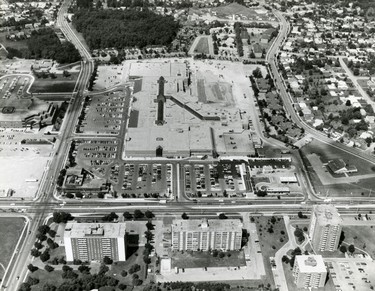 Aerial of Westmount Mall, Wonderland Road, 1989. (London Free Press files)