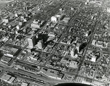 Aerial of Downtown London looking north, 1975. (London Free Press files)