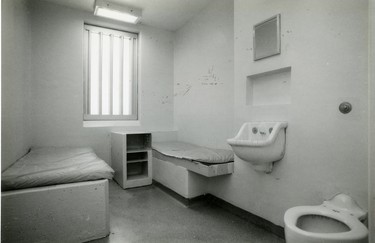 Two beds, a sink and a toilet are features of a typical cell at the Elgin-Middlesex Detention Centre, 1991. (London Free Press files)