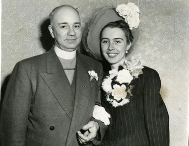 Rev. B.C. Eckardt, pastor of first Church of Christ, gets married, 1948. (London Free Press files)