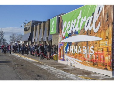 More than 100 people line up Monday morning for the grand opening of Central Cannabis at 666 Wonderland Rd. London, Ont. on Monday April 1, 2019. Derek Ruttan/The London Free Press