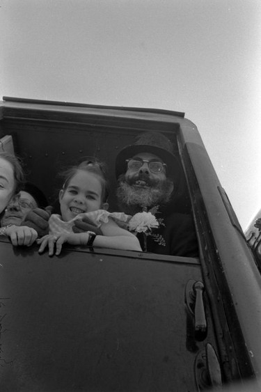 Mother's Day, Shunpiker Mystery Tour, 1974. (London Free Press files, Weldon Archives)