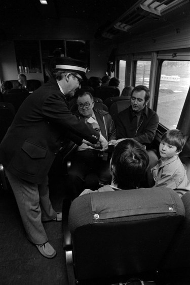 Mother's Day, Shunpiker Mystery Tour, 1974. (London Free Press files, Weldon Archives)