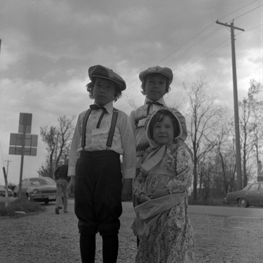 Mother's Day, Shunpiker Mystery Tour, 1977. (London Free Press files, Weldon Archives)