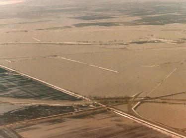 Flood 1985 Thames River