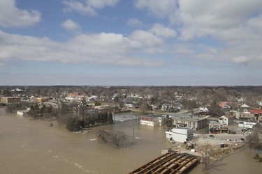 CHATHAM, ONT:. FEB.25, 2018 -- A view of the flooding from the Boardwalk apartment building in downtown Chatham, Sunday, February 25, 2018.  (DAX MELMER/Windsor Star)