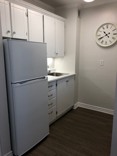 The kitchenette allows residents to prepare their breakfast in their own suite, or enjoy the food and service in Chelsey Park’s dining lounge.